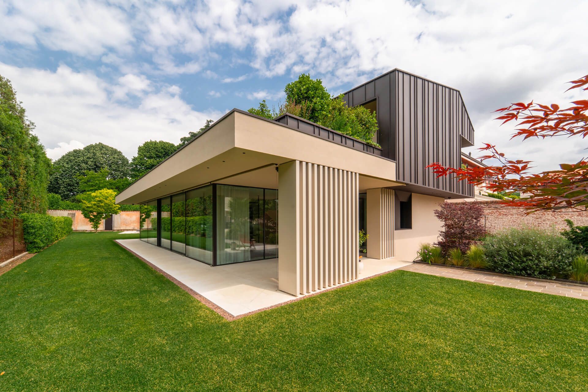 Xtravision_DC_House